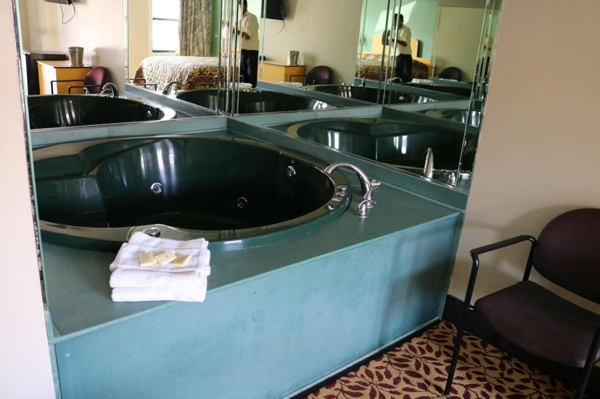 Miami Inn&Suites Oak Lawn Bagian luar foto