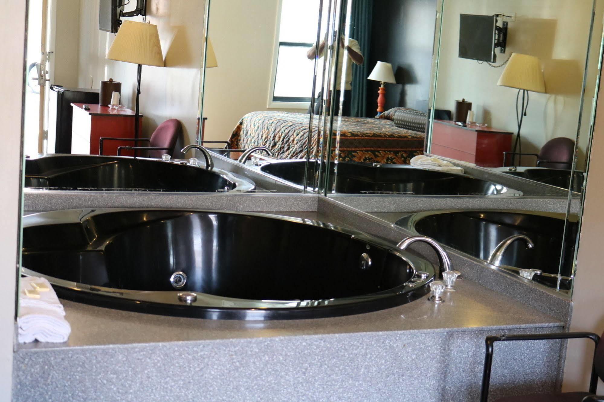 Miami Inn&Suites Oak Lawn Bagian luar foto
