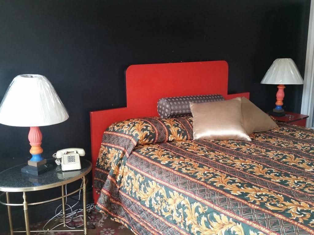 Miami Inn&Suites Oak Lawn Bagian luar foto