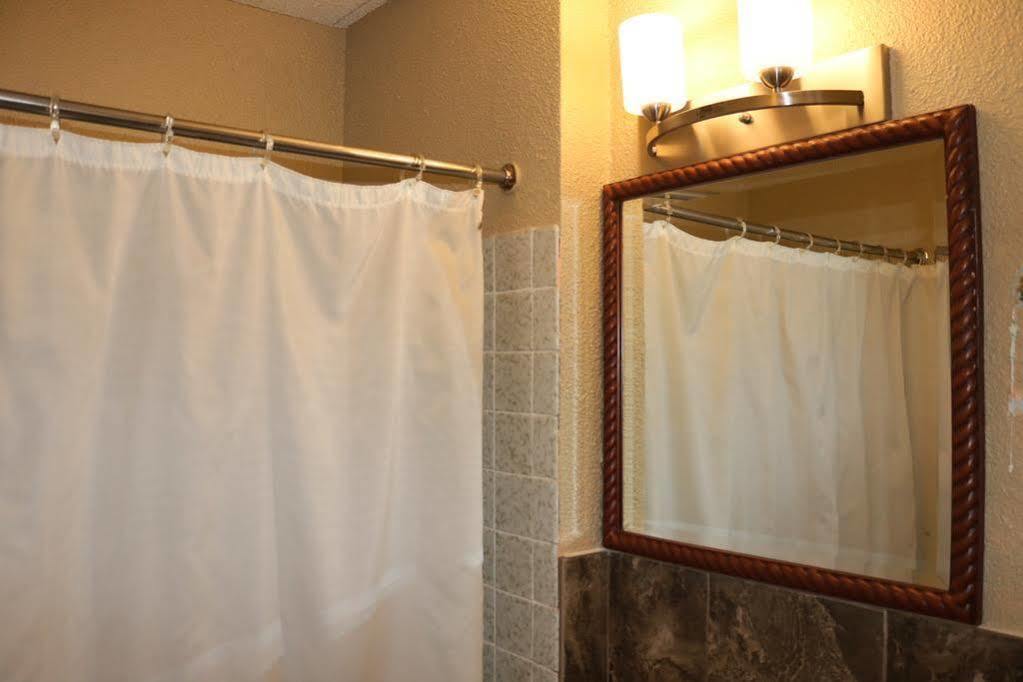 Miami Inn&Suites Oak Lawn Bagian luar foto